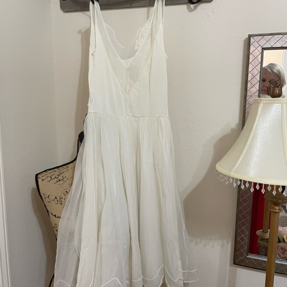 Pure white sleeping gown - Picture 6 of 7